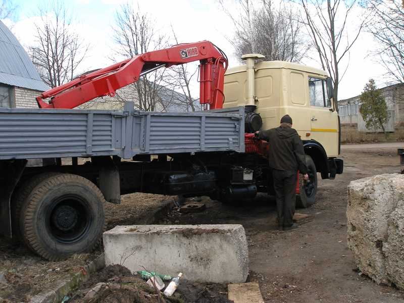 Автомобиль маз с манипулятором