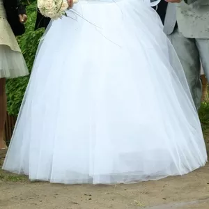 Белоснежное,  пышное свадебное платье