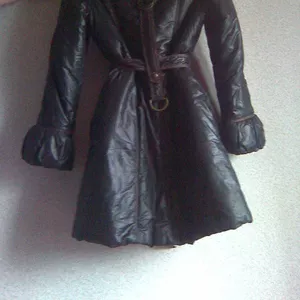 Демисезонное пальто чёрно-серого цвета
