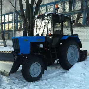 Предлагаем в аренду трактор для чистки и уборки снега