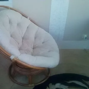 продам стильное кресло из ротанга