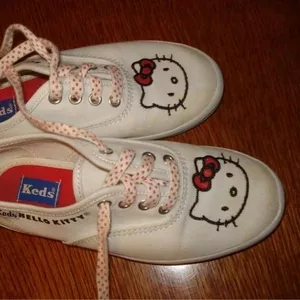 Спорт. обувь для девочки,  30 размер: Hello Kitty. 