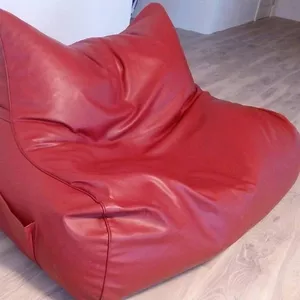 Бескаркасный диван из эко-кожи с кармашками. Цвет Бордо.