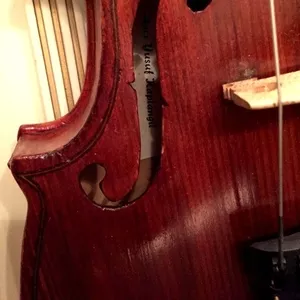 Скрипка мастеровая, турецкая, по виду и звуку похожа на альт