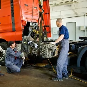 Ремонт и замена двигателя и коробки у грузового транспорта