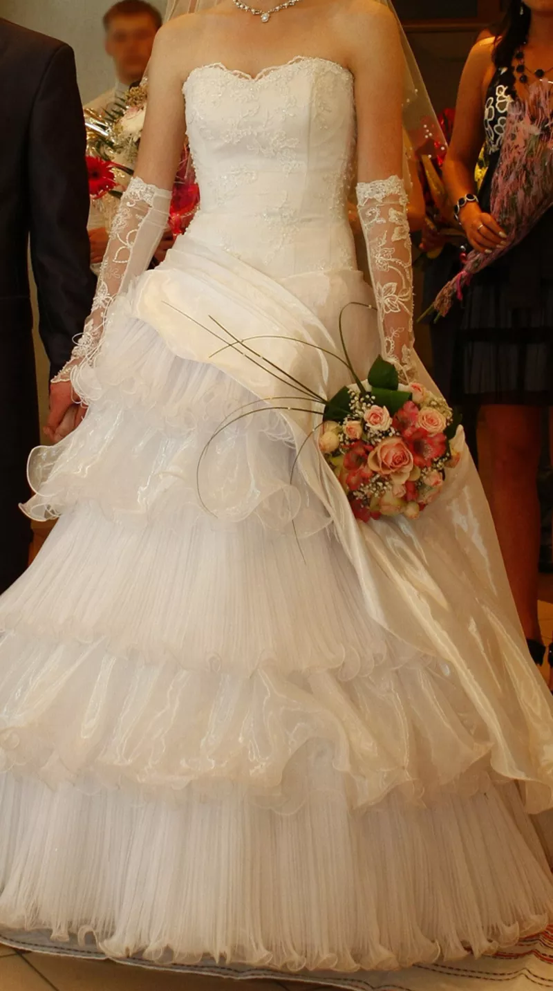 свадебное платье,  модель 2010г,  не дорого.