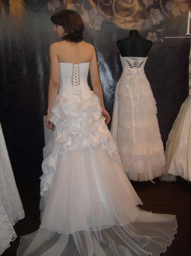 Продам элегантное и нежное свадебное платье 2