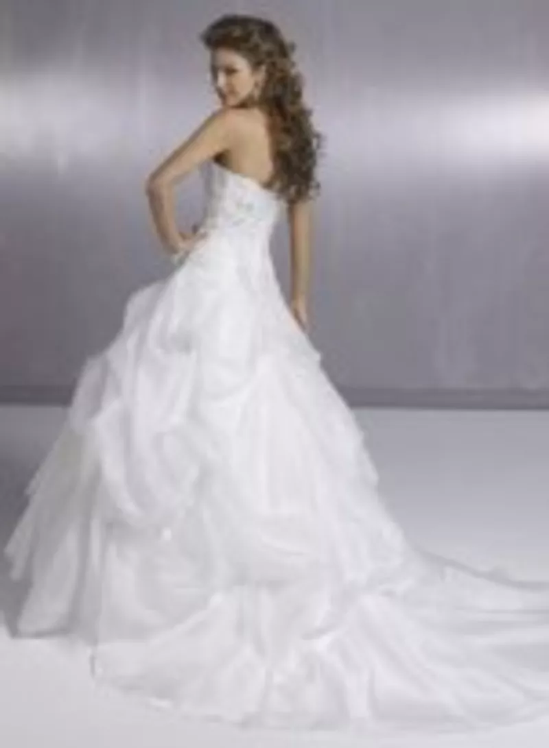 Продам свадебное белое платье со шлейфом 2