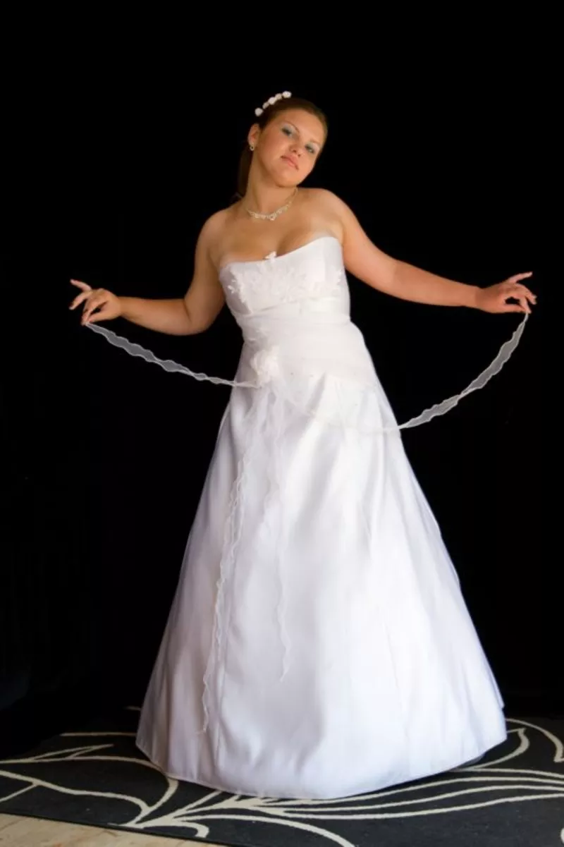 свадебные платья для невесты.фраки и смокинги жениху 54