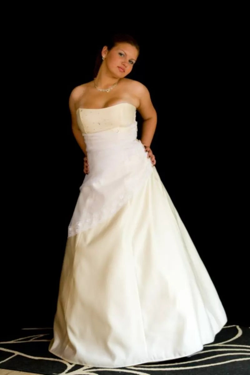 свадебное платье новое 300уе напрокат 36