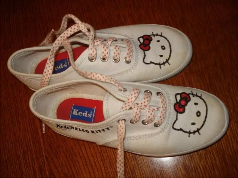 Спорт. обувь для девочки,  30 размер: Hello Kitty. 
