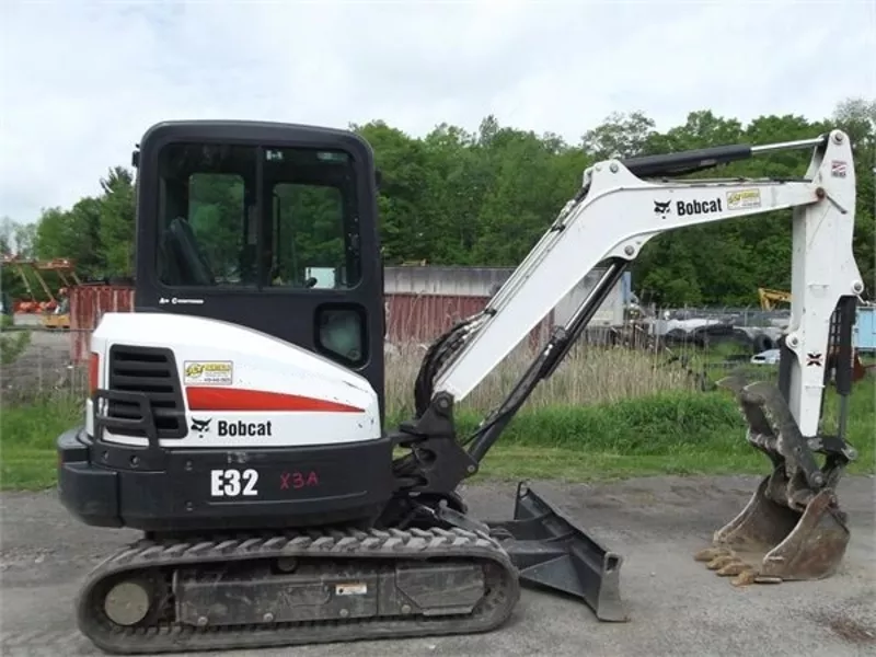 2011  Bobcat E32  2