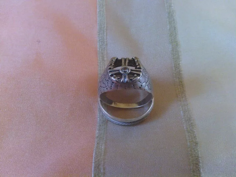 Продаётся серебряный - стильный перстень мужской '' TAMLIER 
