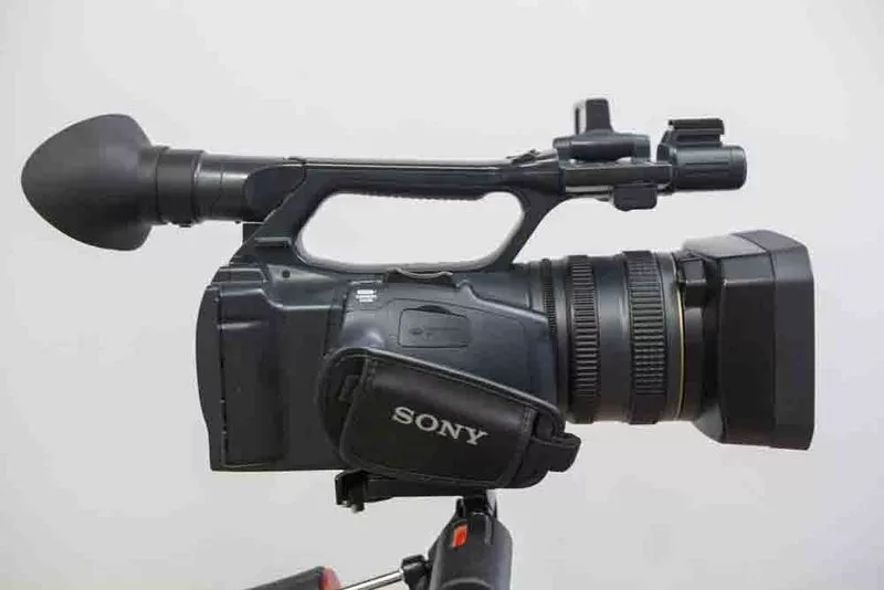 Видеокамера Sony HDR-FX1000E 3