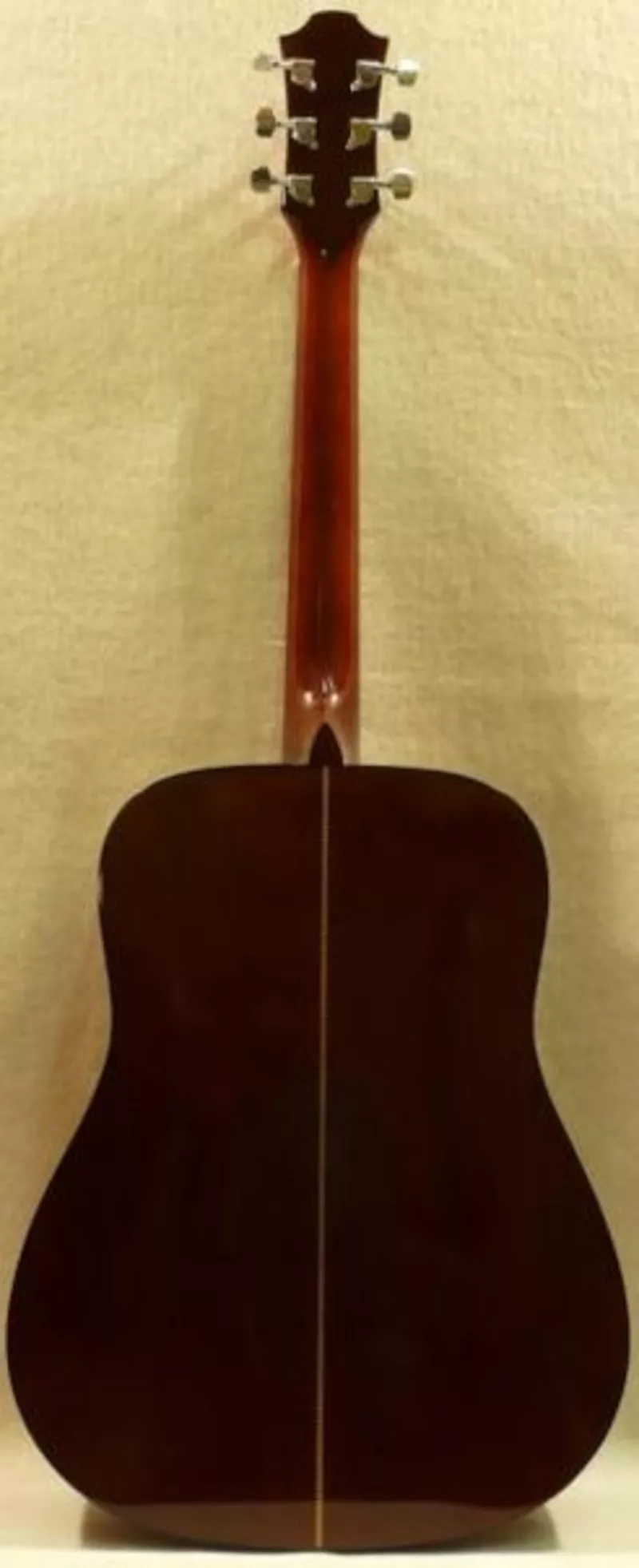 Продам акустическую гитару HOHNER HW220 2