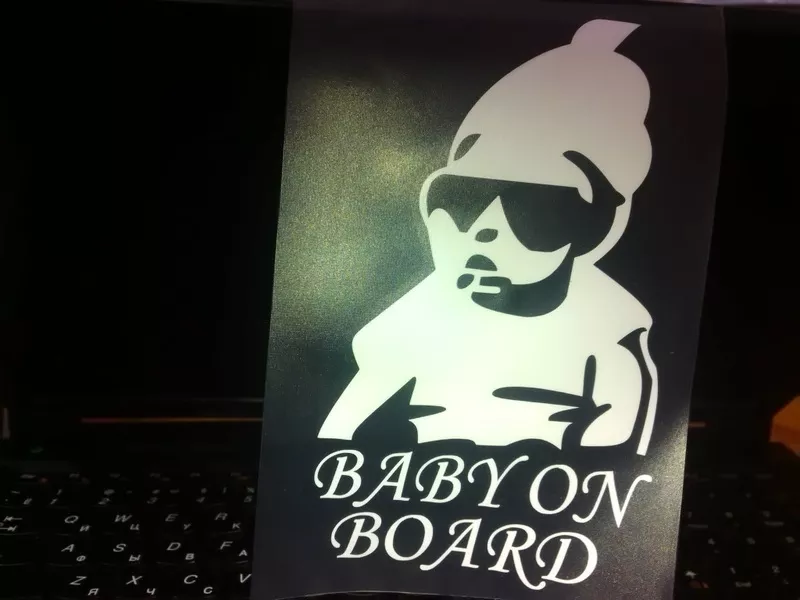 Наклейка на авто Baby on Board (в очках).