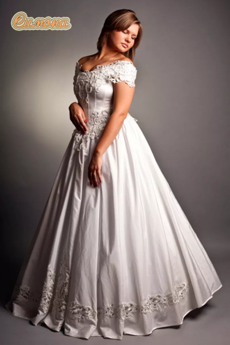 свадебные наряды -невесте платья, костюмы, фраки жениху 44