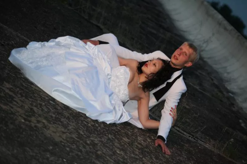 свадебные наряды -невесте платья, костюмы, фраки жениху 82