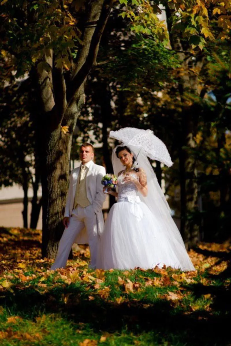 свадебные наряды -невесте платья, костюмы, фраки жениху 86