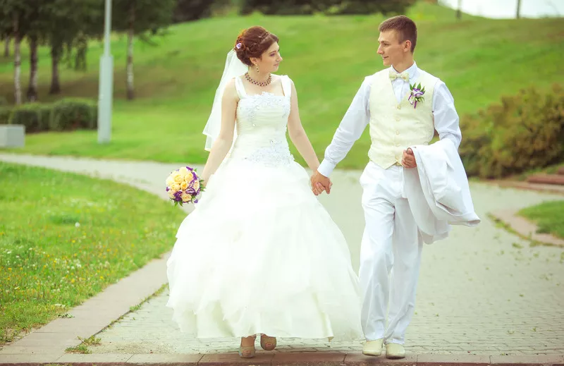 свадебные наряды -невесте платья, костюмы, фраки жениху 87