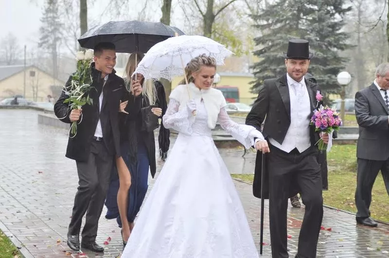 свадебные наряды -невесте платья, костюмы, фраки жениху 88