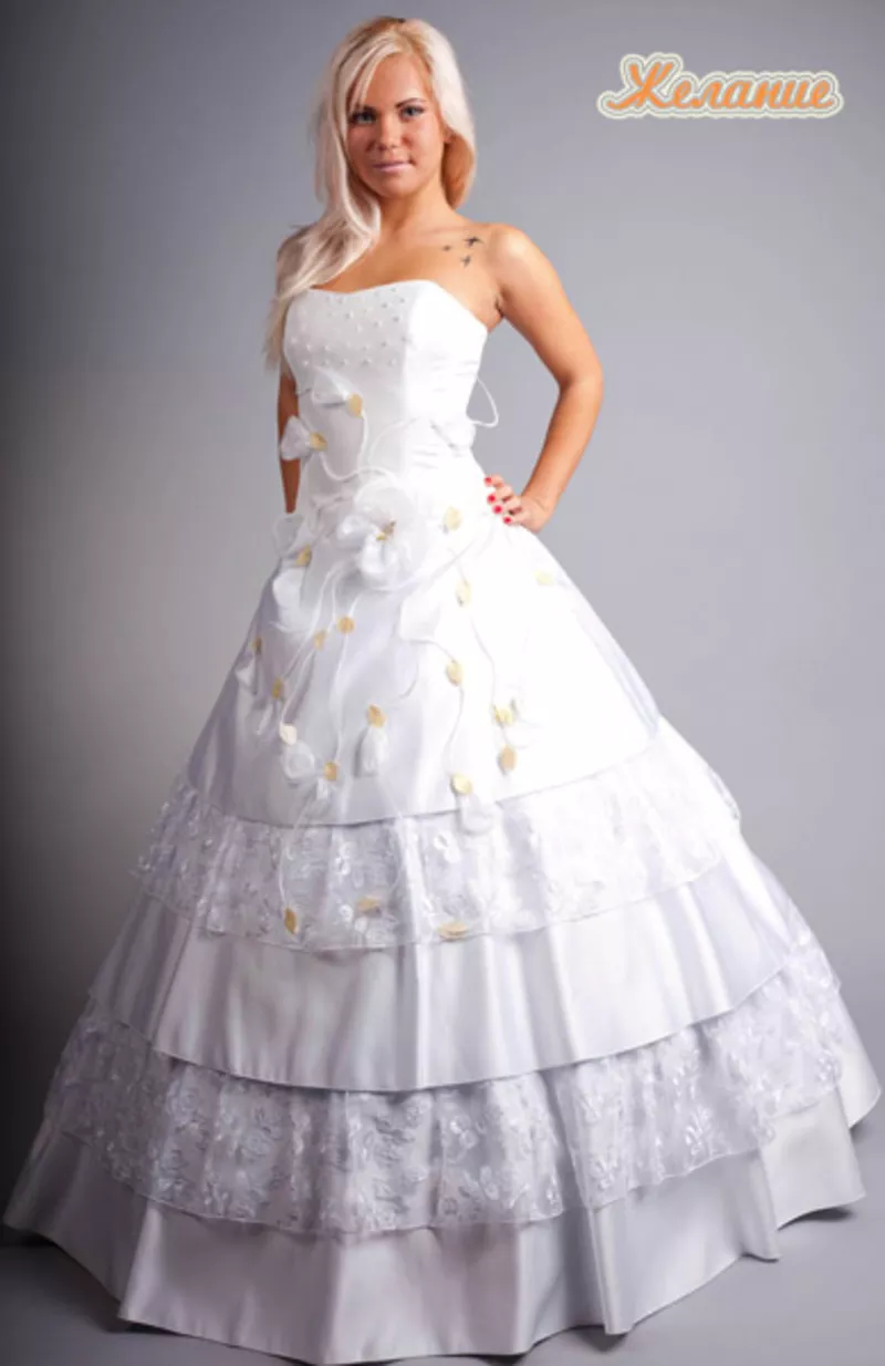 свадебные наряды к бракосочетанию-платье невесте, смокинг.костюм жениху 40