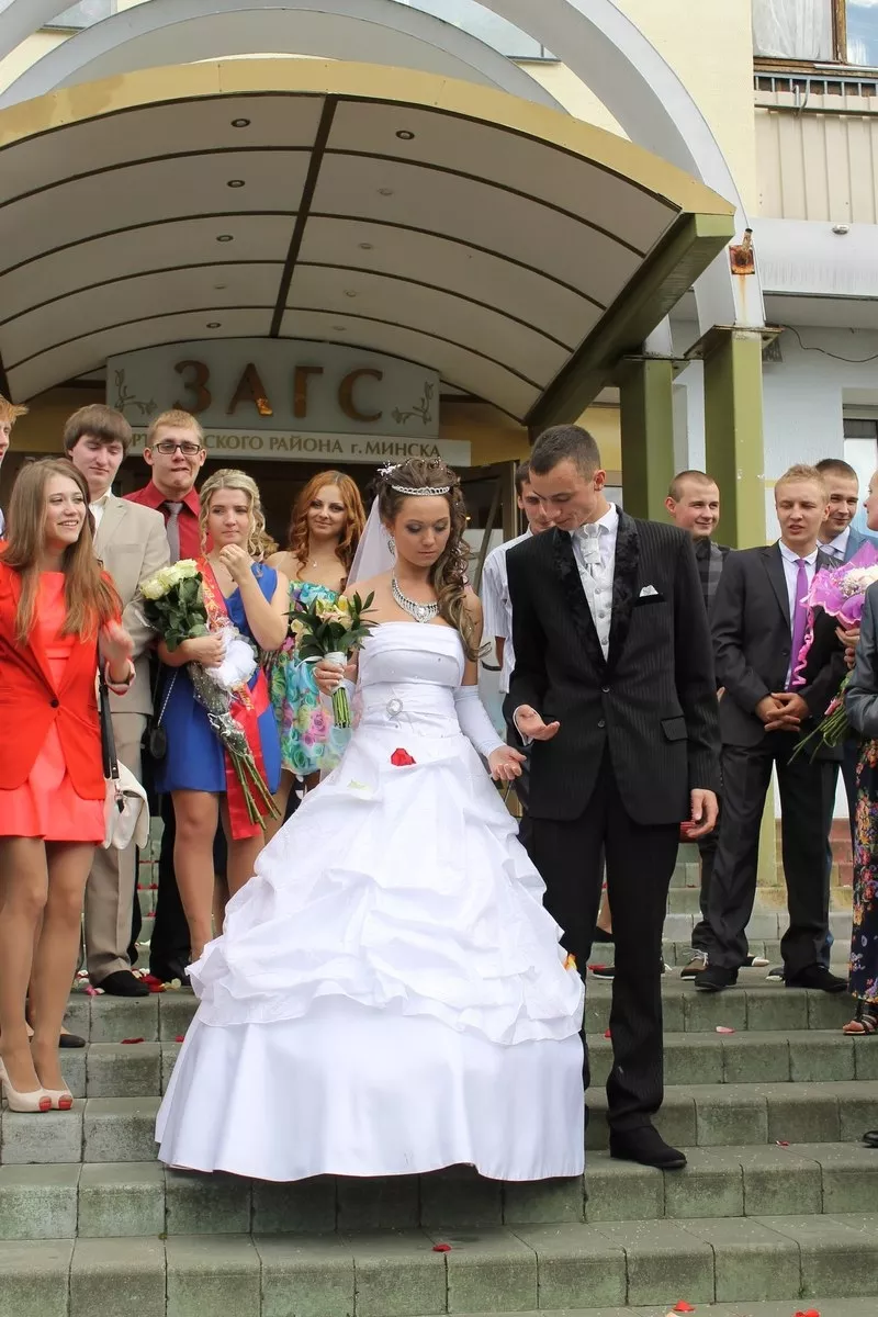 свадебные платья невесте и костюм, фрак жениху 4