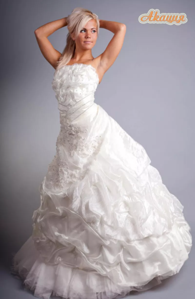 свадебные платья невесте и костюм, фрак жениху 70