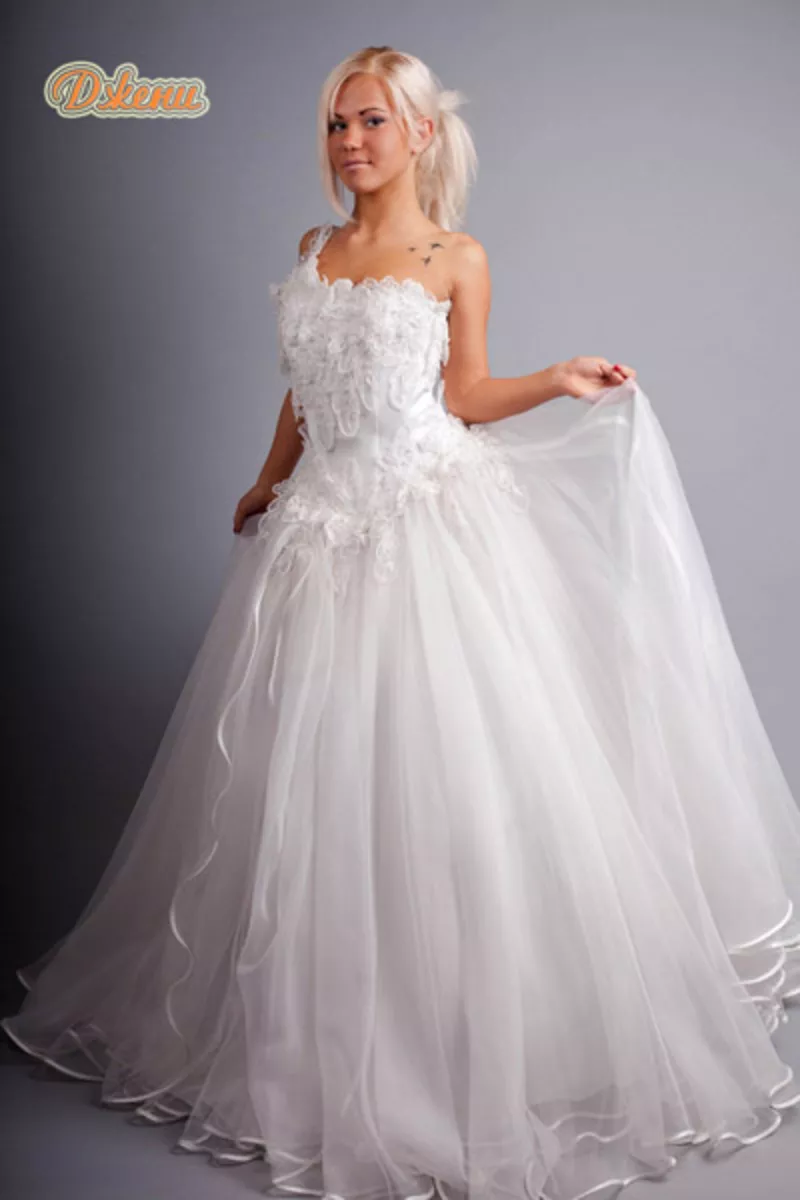 свадебные платья невесте и костюм, фрак жениху 97