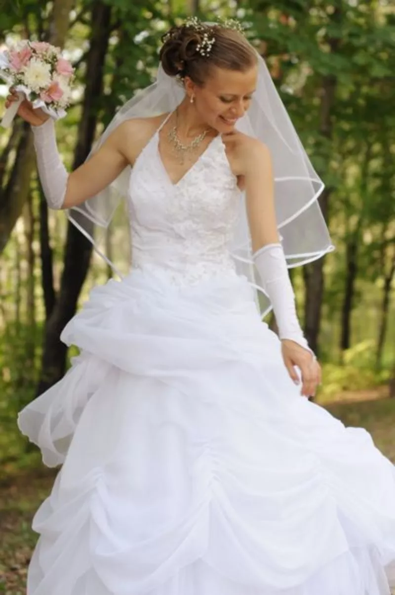  наряды новобрачным - платья  невесте и смокинги, фраки жениха 21