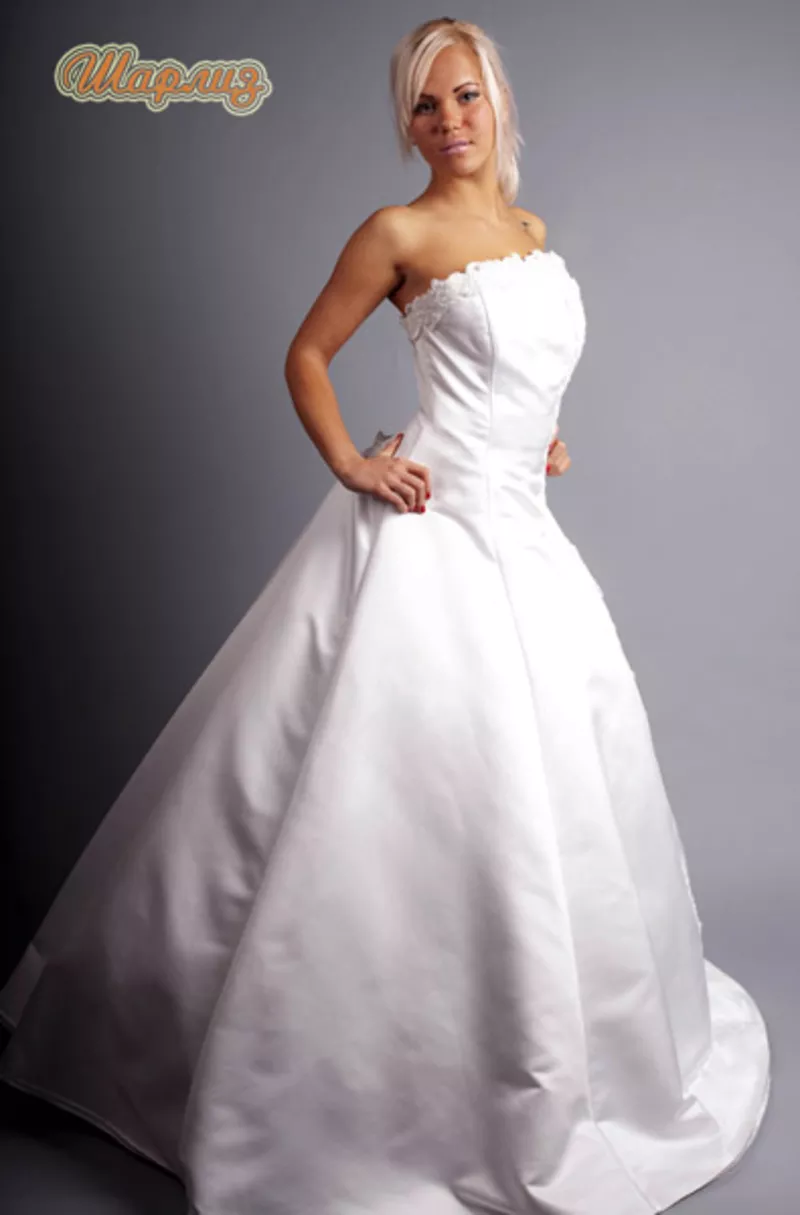 свадебные наряды:платья невесты и костюмы  жениха -недорого 65