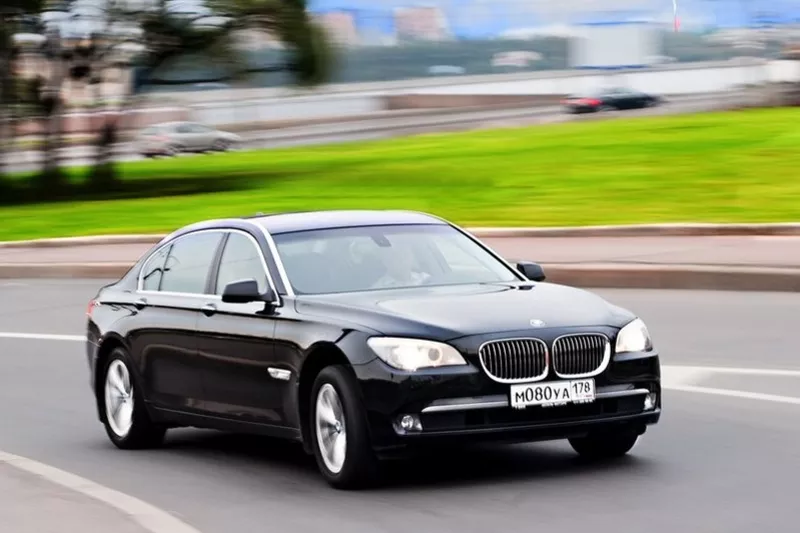 BMW 7 F01/ F02 в Минске. Свадебный кортеж. Черная и белая  4