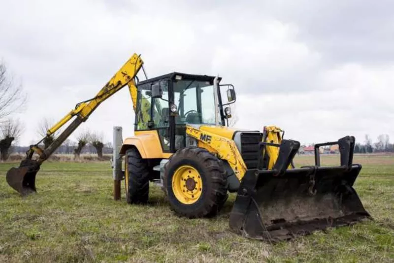 Экскаватор-погрузчик Fermec MF 965 860 JCB3CX 4cx на равных колесах