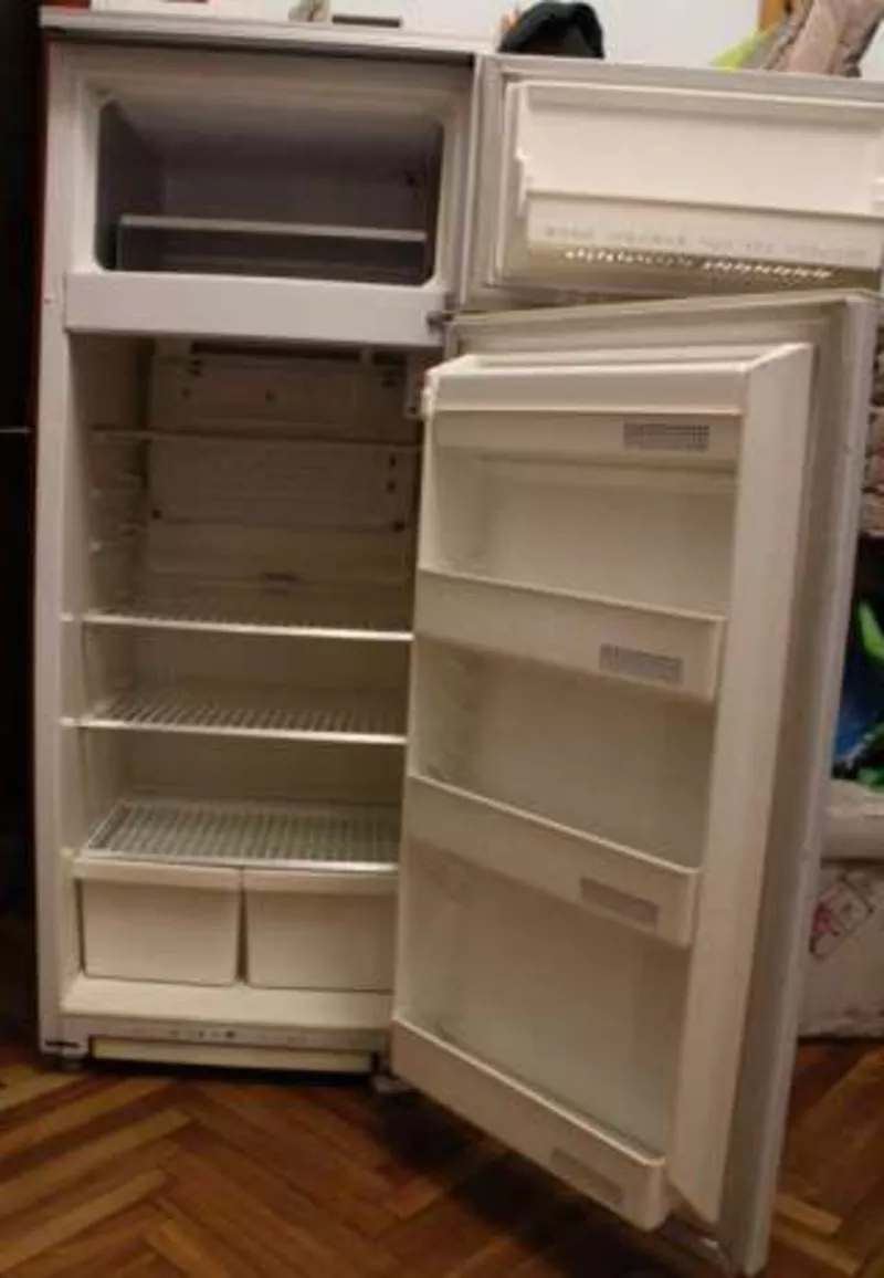 Продам холодильник двухкамерный Атлант-Минск 15М 2