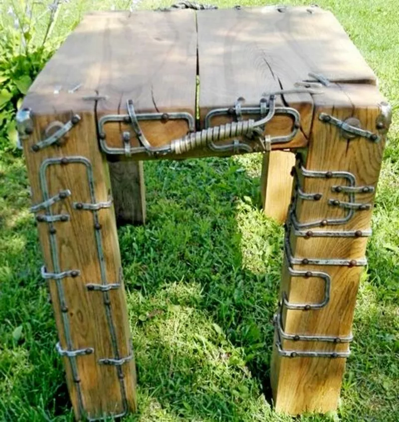 Дубовый столик с декором из металла.  7