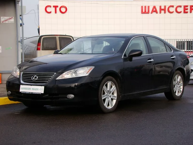 Ухоженный Lexus ES 350 салон с белой кожей 2