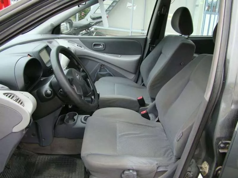 Nissan Almera Tino 2.2 dCi 10