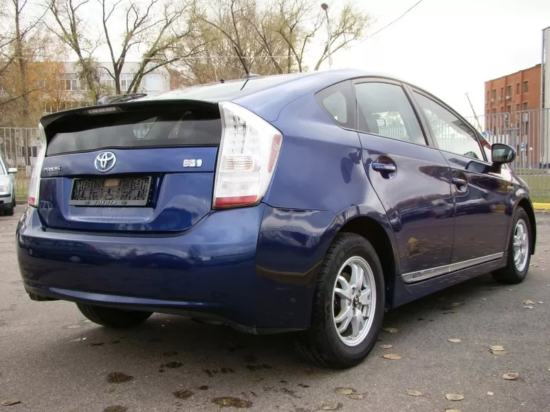 Идеальный суперсовременный Toyota Prius Hybrid 9