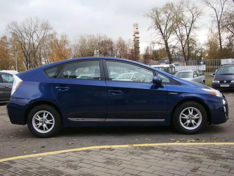 Идеальный суперсовременный Toyota Prius Hybrid 10