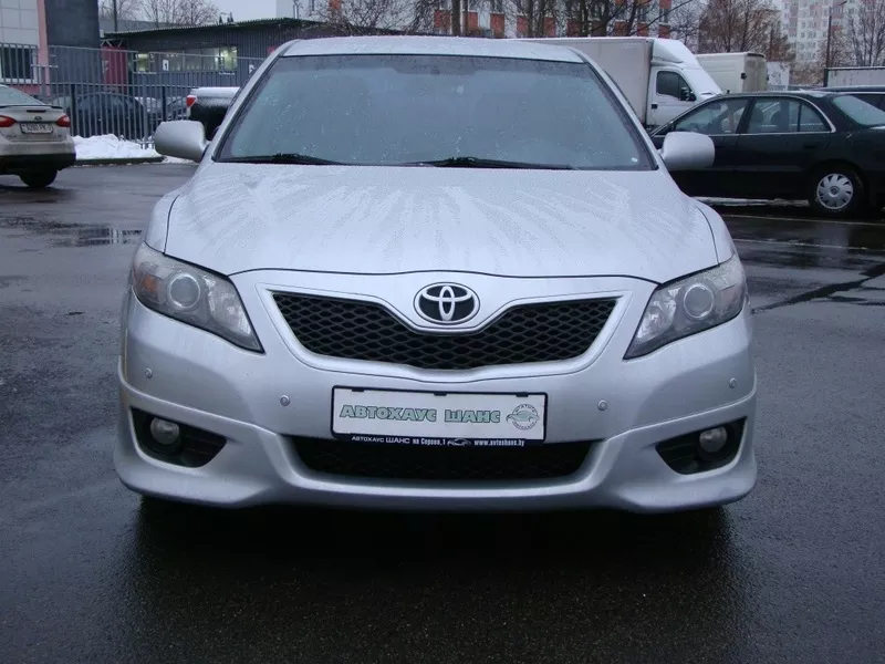 Отличный автомобиль Toyota Camry Se 3