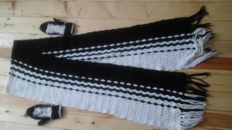 Комплект двойка-девочка шарф , варежки