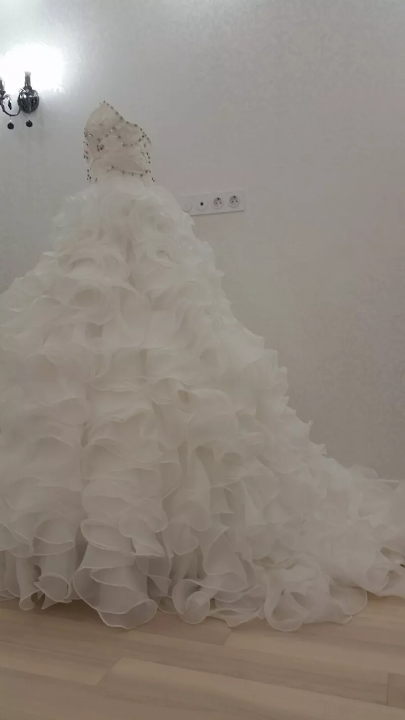  Свадебное платье итальянского бренда Malinelli 6