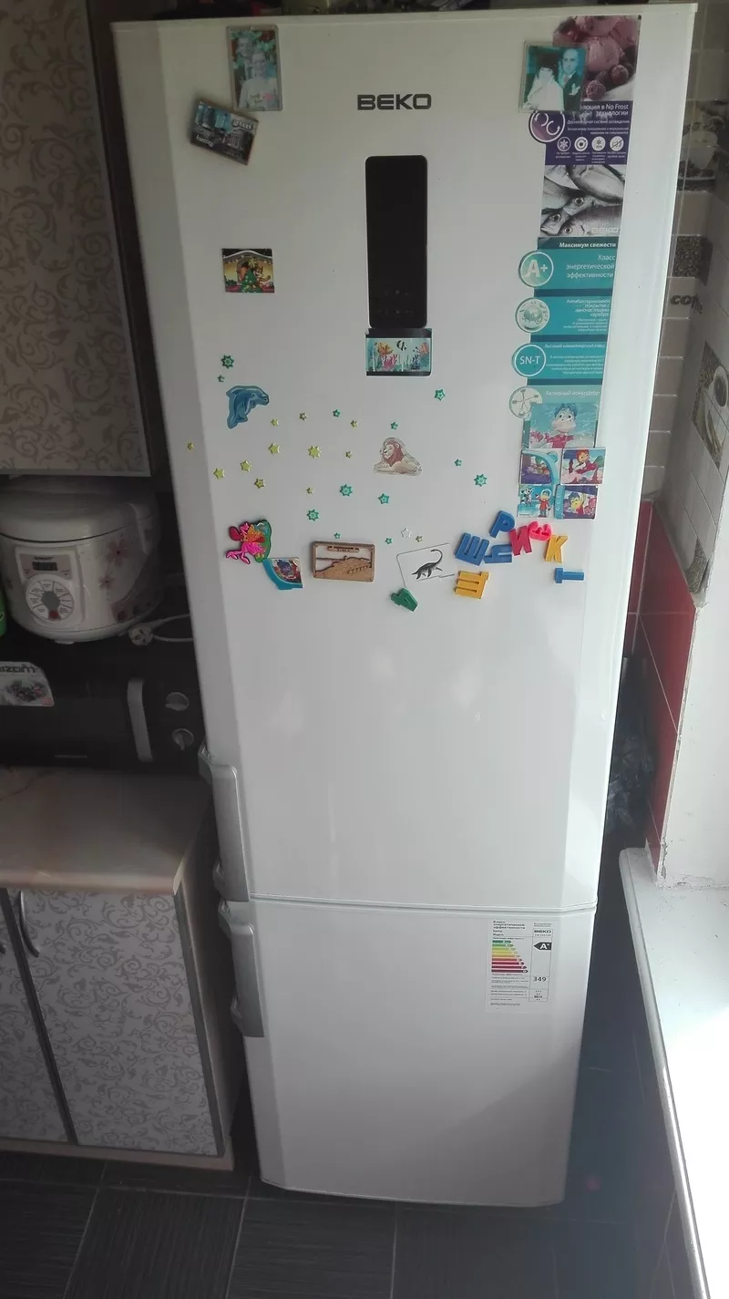 Холодильник рабочий продам недорого.