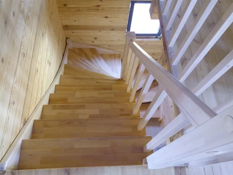 Производство и проектирование деревянных лестниц. Гарантия качества. Звоните 7