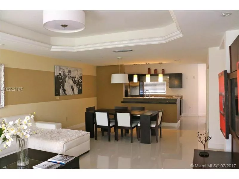 Продаются Удивительные трех-уровневые апартаменты в Майами 2
