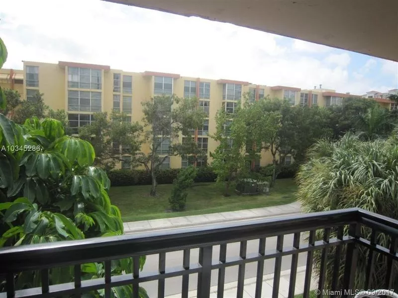 Продается прекрасная однокомнатная квартира в Майами в Sunny Isles Bea 7