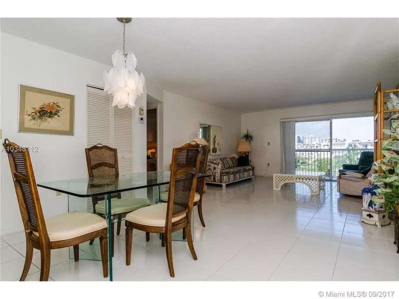 Продается прекрасная квартира в Майами в Санни Айлс Бич