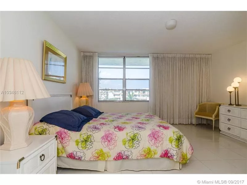 Продается прекрасная квартира в Майами в Санни Айлс Бич 10