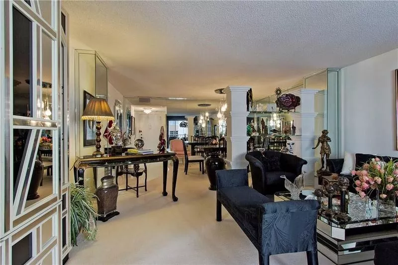 Продается прекрасная квартира на 5 этаже в Майами Халландейл