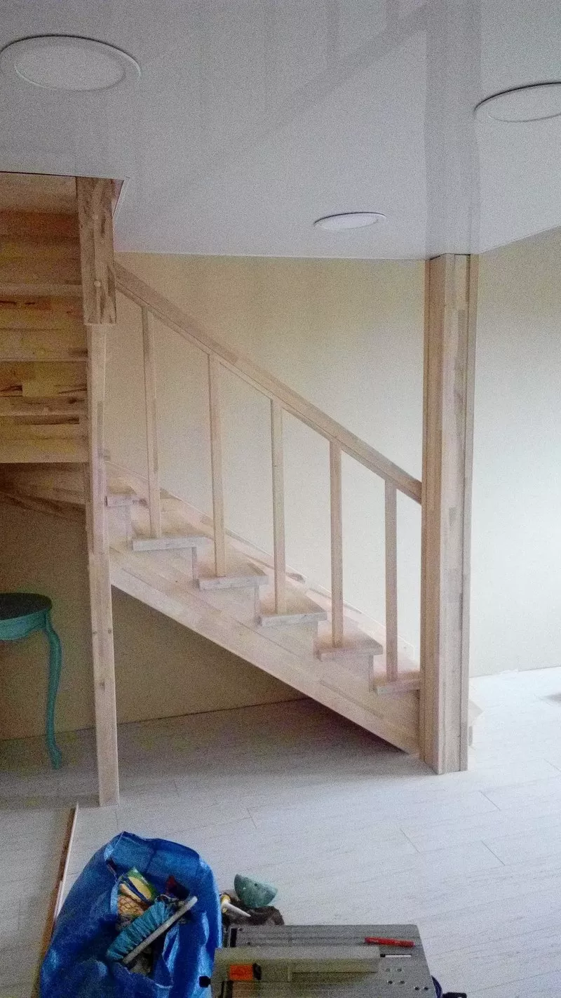 Лестница в дом любых видов из массива древесины. Изготовление и монтаж 5